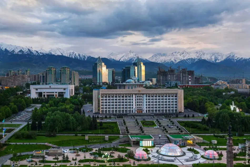 Almatı şehir manzarası – Kazakistan’da hukuki danışmanlık hizmetleri için temsili görsel